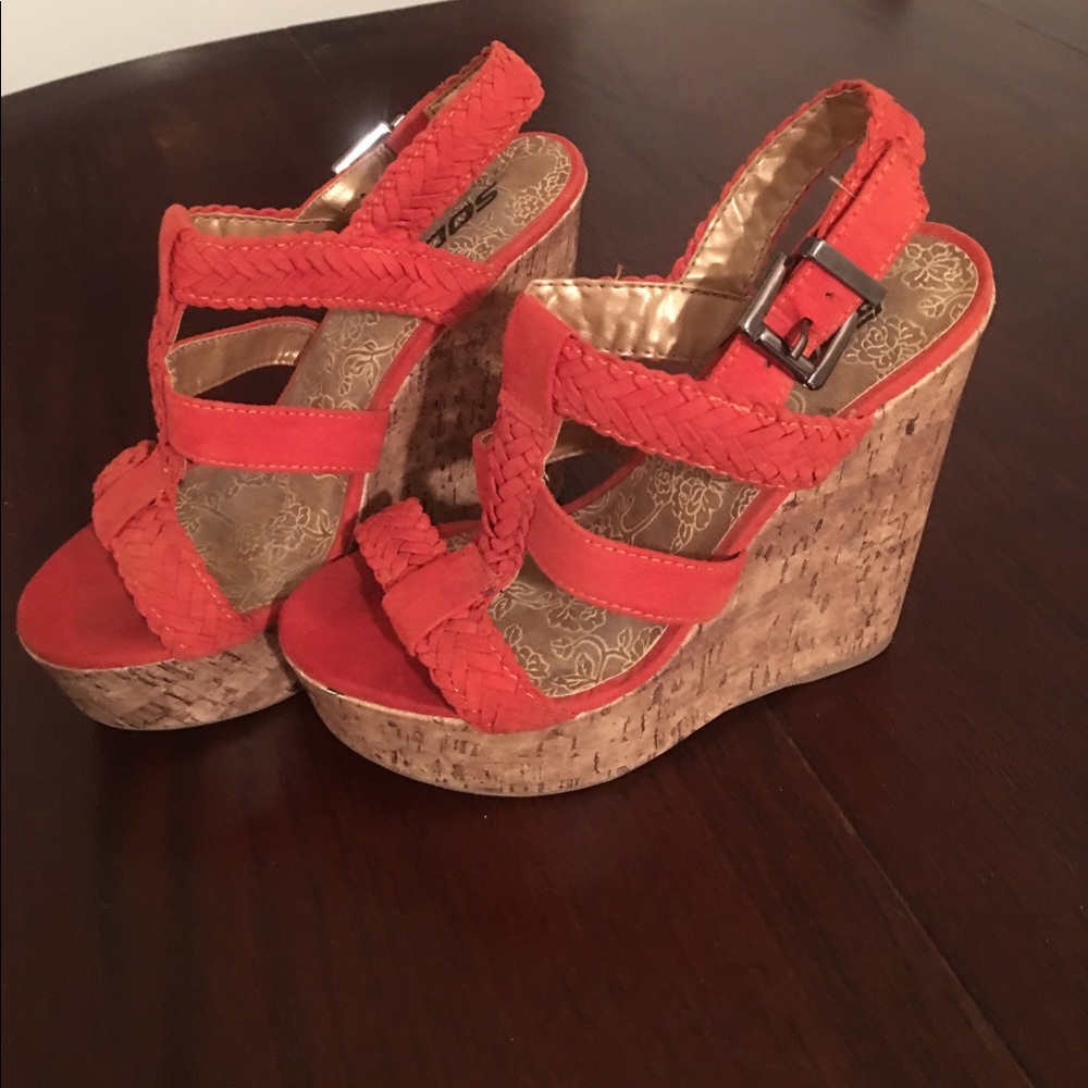 Coral strapped wedges Size 7.5